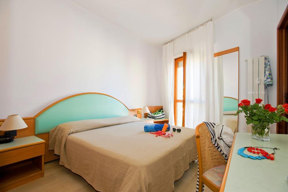Hotel Bacco Rooms And Breakfast Pietra Ligure Kültér fotó