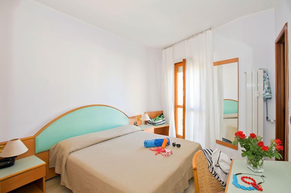 Hotel Bacco Rooms And Breakfast Pietra Ligure Kültér fotó